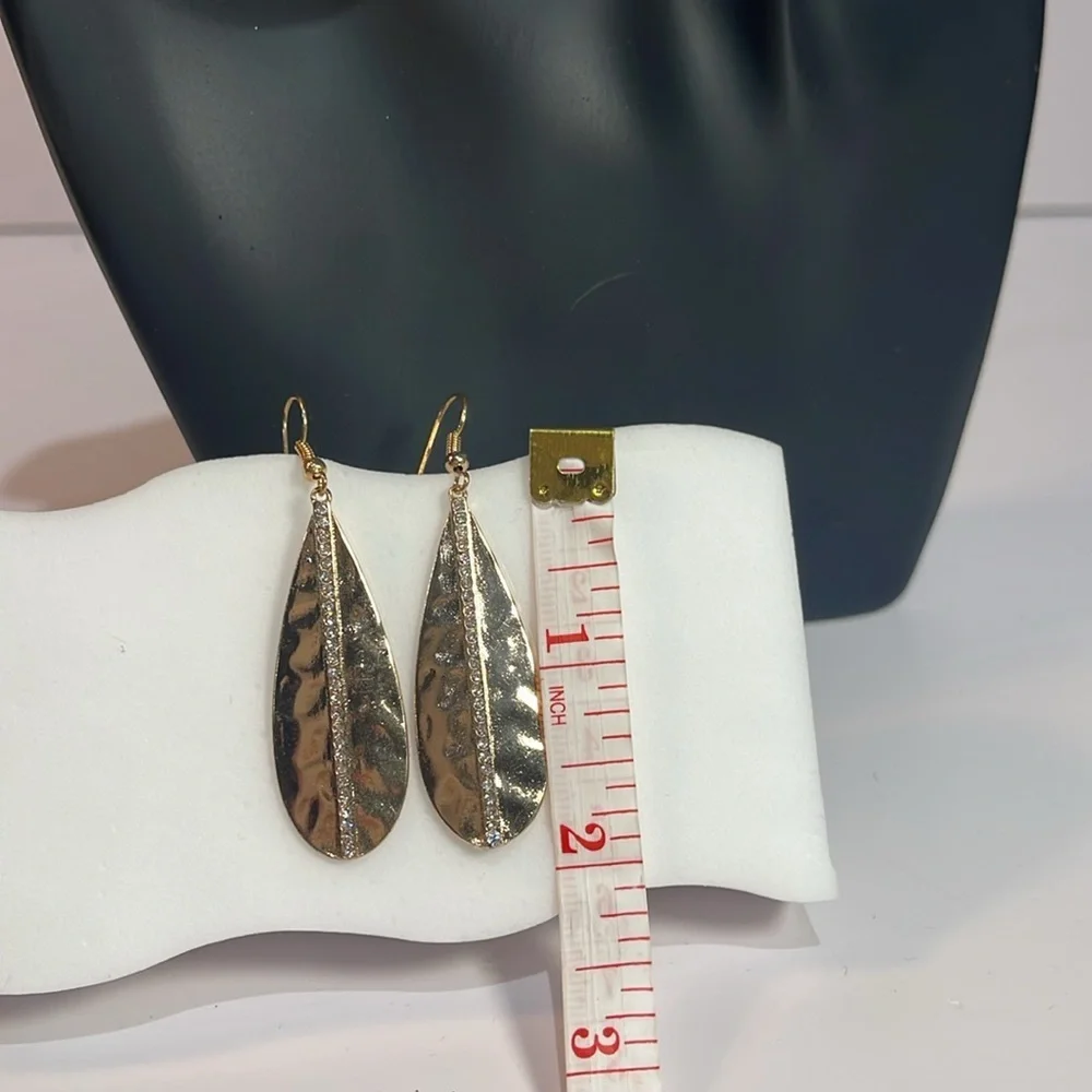 NWOT Gold Tone Leaf Earrings With Rhinestones